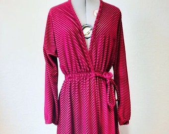 1960s Miss Elaine Purple Burgundy Acetate Rippled Bathrobe Robe Size Medium