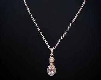 Colar com pingente de moissanita e pérolas de prata vintage dos anos 2000