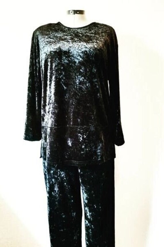 1980s Teddi Black Polyester Velveteen 2 pc Loungew