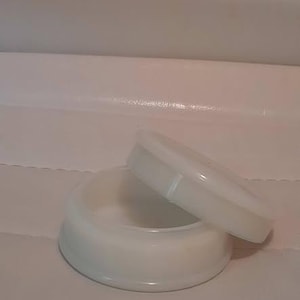 Vintage jaren 50 opalescent melkglas cosmeticapotje uit het midden van de eeuw