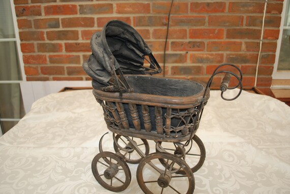 A Wonderful Vintage Dolls Pram for Your 