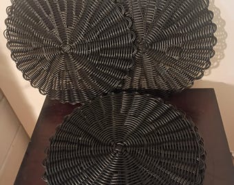 Set of 8 Black Scalloped Woven Rattan Placemats Charger Plates Boho Dining EUC Rustic-Picnics,BBQs-Kitchen Decor