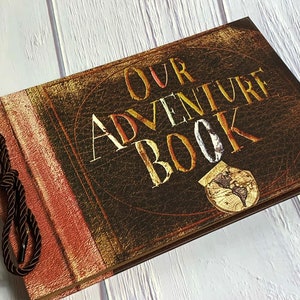 Álbum de fotos de tapa dura Our Adventure Book de 300 g/m², montaje en seco, álbum de recortes, 80 lados utilizables (40 hojas), cierre de cuerda marrón, UP, Kraft