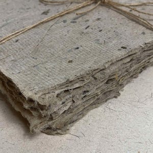 Feuilles de papier mûrier, fibres naturelles, artiste, journal indésirable, feuilles de scrapbooking, emballages pressés vintage faits main, bord plume, 190 x 130 mm