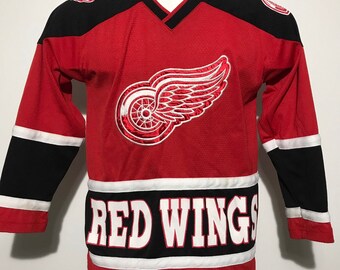 ladies red wings jersey