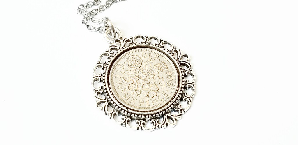 Ciondolo Portafortuna 1965 Con Moneta Sei Penny + Catina In Argento Sterling 18'' – Regalo Originale Per 59° Compleanno