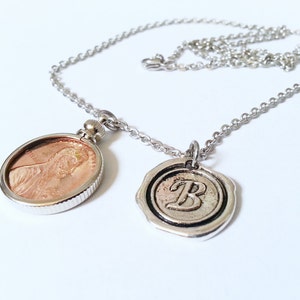 Collana con moneta da un centesimo con castone, ciondolo iniziale, ciondolo con ...