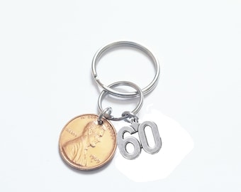 Portachiavi con penny per il 60° compleanno 1965, 1966 e 1967, regalo di compleanno 1965, regali per uomini, regali per donne, portachiavi con penny portafortuna
