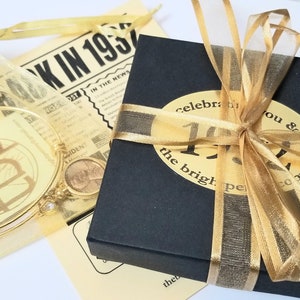 Cadeauverpakking, label, lint, organzazakje en jaarkaart