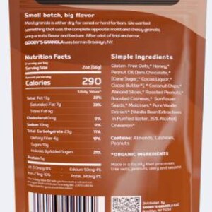 K&ouml;nnte beinhalten: Nahaufnahme einer braunen Granola-T&uuml;te mit dem Text "THE SNACK YOU DIDN'T KNOW YOU WERE WAITING FOR!". Die T&uuml;te enth&auml;lt N&auml;hrwertangaben und eine Zutatenliste, darunter Mandeln, Cashewn&uuml;sse und Erdn&uuml;sse.