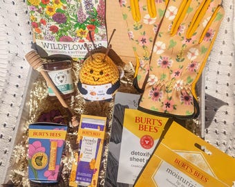 Garden Lover Gift Box Birthday retirement Gift for her Mom sister Friend gift Plant Lover Gardening Self Care Basket with Seeds & Treats