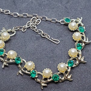 Vintage Retro Silvertone Green and Faux-Pearl Rhinestone Necklace