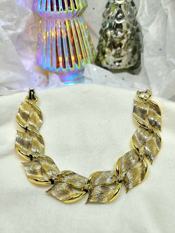 Vintage Lisner Goldtone Costume Bracelet