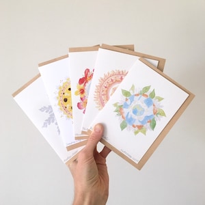 8 disegni ~ Carte Mandala ~ Carta riciclata al 100% ~ 5+ offerte di pacchetti di carte *o* singolari ~ acquarelli originali ~ Illustrazione di Katie Moon