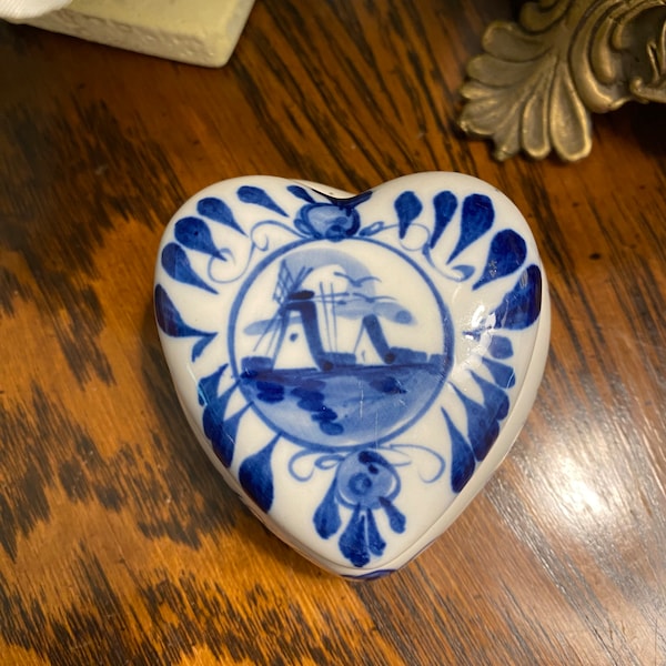 Beautiful Heart Shaped Delft Trinket Box/Ring Box