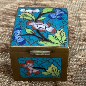 Small Chinese Cloisonné Stamp, Pill or Snuff Box and Ring Dish