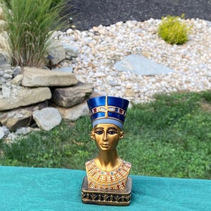 Pharaonic Queen Nefertiti Statue