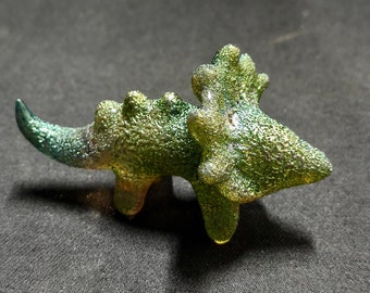 Handmade collectable borosilicate stegosaurus dinosaur art glass sculpture.Dr Sawfish 2024.