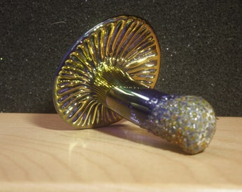 24k gold fumed handmade borosilicate glass mushroom.Dr Sawfish 2023