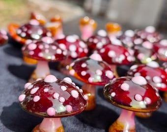 24k gold fumed handmade borosilicate small &#39;blood&#39; Amanita glass mushroom sculpture.Dr Sawfish 2025