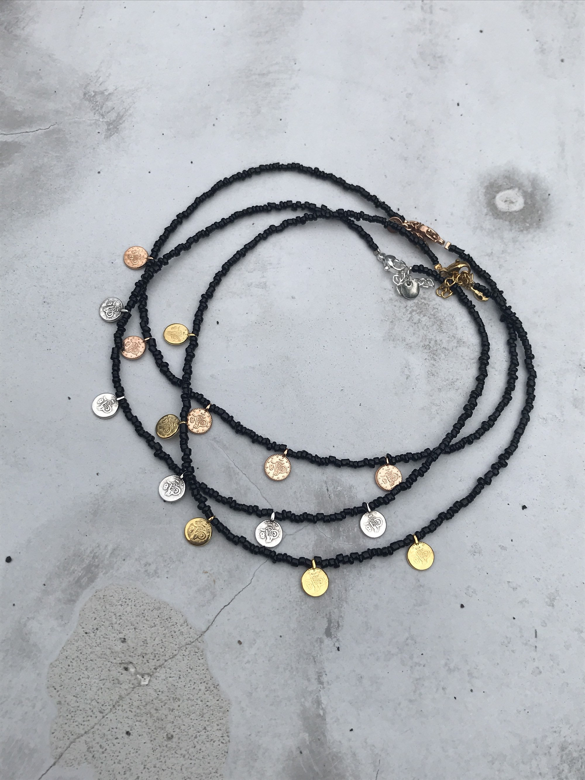 Tiny circle bead choker necklace discount