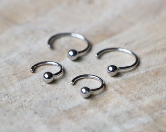 Créoles en argent sterling | Petites boucles d'oreilles câlin minimalistes | Créoles en argent | Créoles à boule | Porte-bébé en argent 925 | Cerceau ouvert à pois