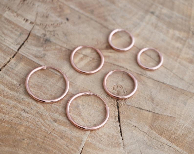 Roségouden hoepeloorbellen Minimalistische Sterling zilveren hoepels Roségoud 16 mm 20 mm 25 mm hoepels Roze gouden hoepel oorbellen 18k gouden hoepels afbeelding 2