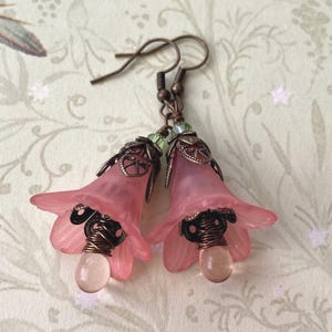 Bloemsieraden, Lucite Flower Oorbellen, Fairy Flower Oorbellen, lentecadeau voor haar, vintage stijl sieraden voor vrouwen, Victoriaanse stijl oorbel