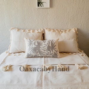 Pom Pom Oaxaca Bedspread - Mexican Bedcover - Handmade Bedspread - Mexican Bedspread - Handwoven Bedspread - Pom pom blanket