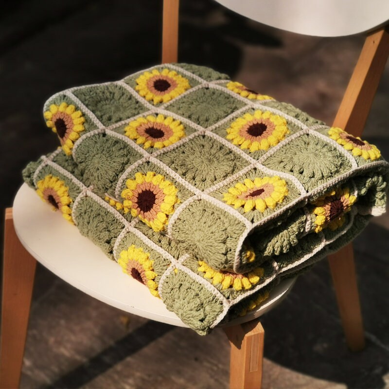 Beginners Crochet: Sunflower Blanket at Norfolk Yarn - The Mercerie