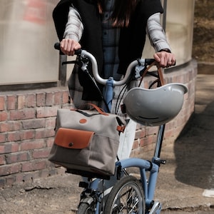 Mini sacoche Hangang pour vélo pliant (brom*tonne), Olive, fait main en Corée, Practico arte, Pennsylvanie