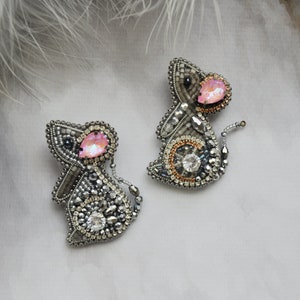 Beaded mouse brooch pin Rat brooch pin badge Embroidery pin Funny animal accessory Miniature animal Christmas Mouse Pin symbol of year