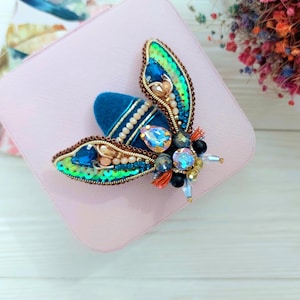 Beaded cicada brooch: hand embroidered beetle pin, Art glass insect crystal jewelry