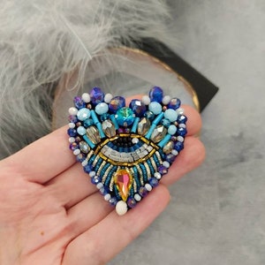 Evil eye brooch pin, Evil eye jewellery, Heart brooch, Evil heart eye brooch, Heart shape Beaded Eye, Gift for luck, Amulet, Talisman