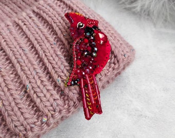 Kardinaalornament of kralenspeld, rode kerstbroche, strass vogelbroche