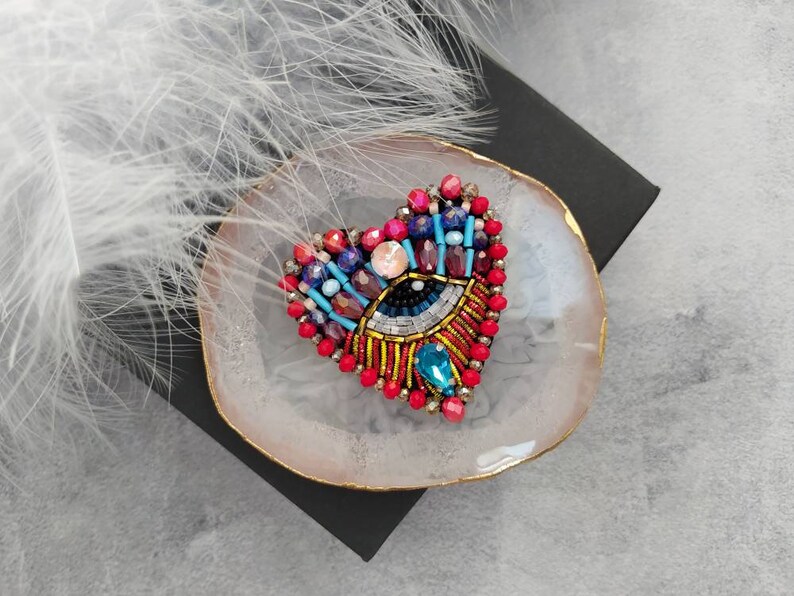Heart brooch Evil heart eye brooch Heart shape Beaded Eye Amulet Evil eye brooch pin Talisman Gift for luck Evil eye jewellery