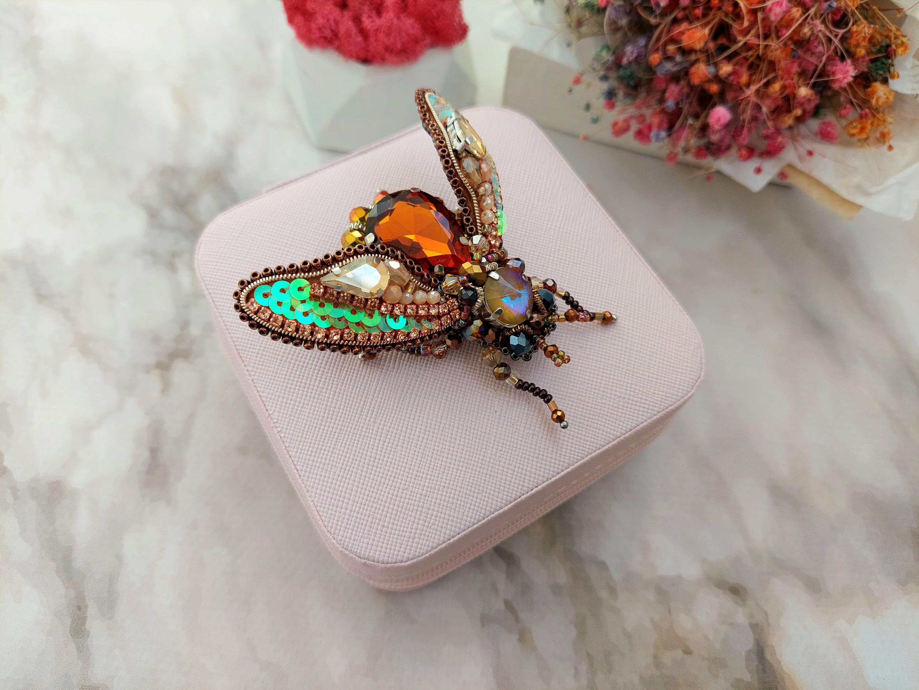 ハエのブローチ - Etsy 日本