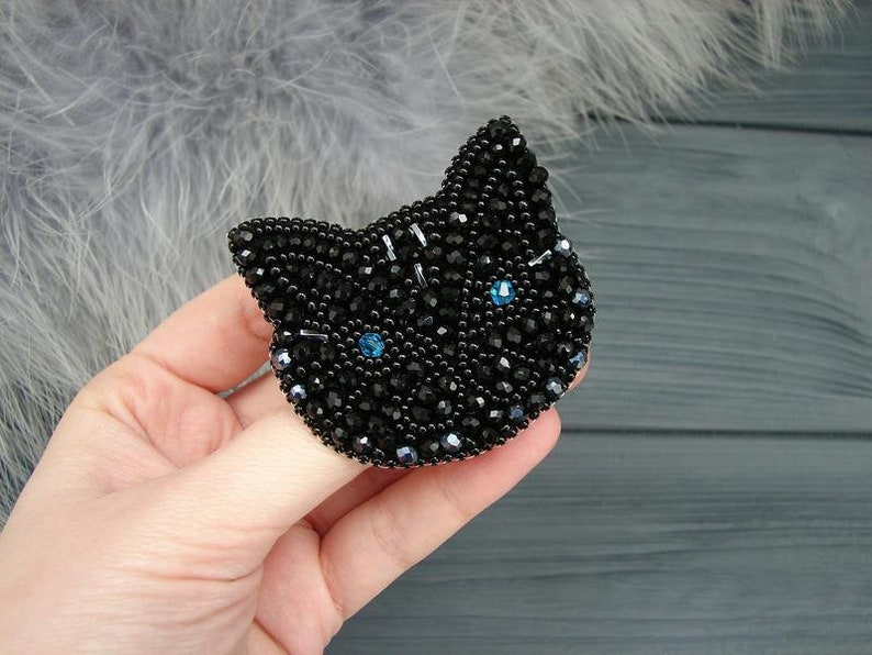 Black Cat Club Pin Badge Seed Beaded brooch Kitty brooch pin Animal brooch Cat lovers gift Cat face Cat collector Witch Occult Gothic image 1