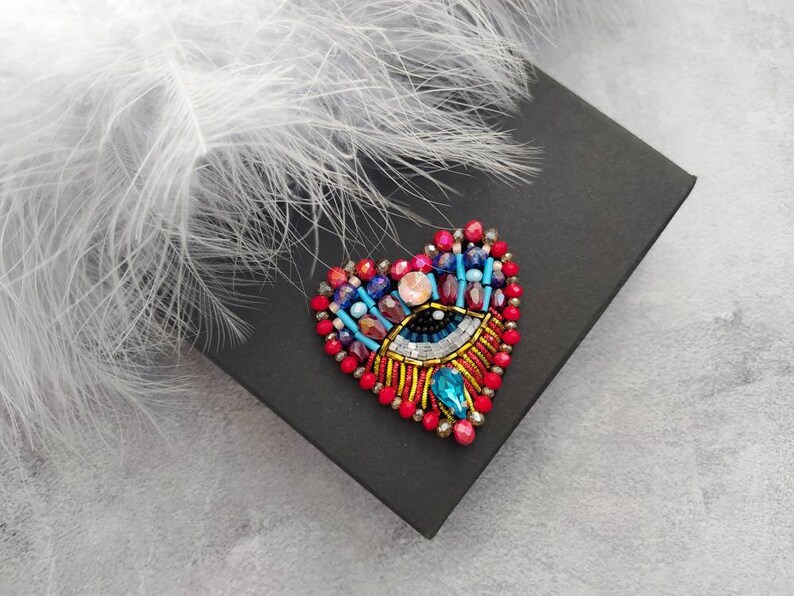 Heart brooch Evil heart eye brooch Heart shape Beaded Eye Amulet Evil eye brooch pin Talisman Gift for luck Evil eye jewellery