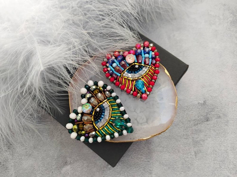 Heart brooch Evil heart eye brooch Heart shape Beaded Eye Amulet Evil eye brooch pin Talisman Gift for luck Evil eye jewellery