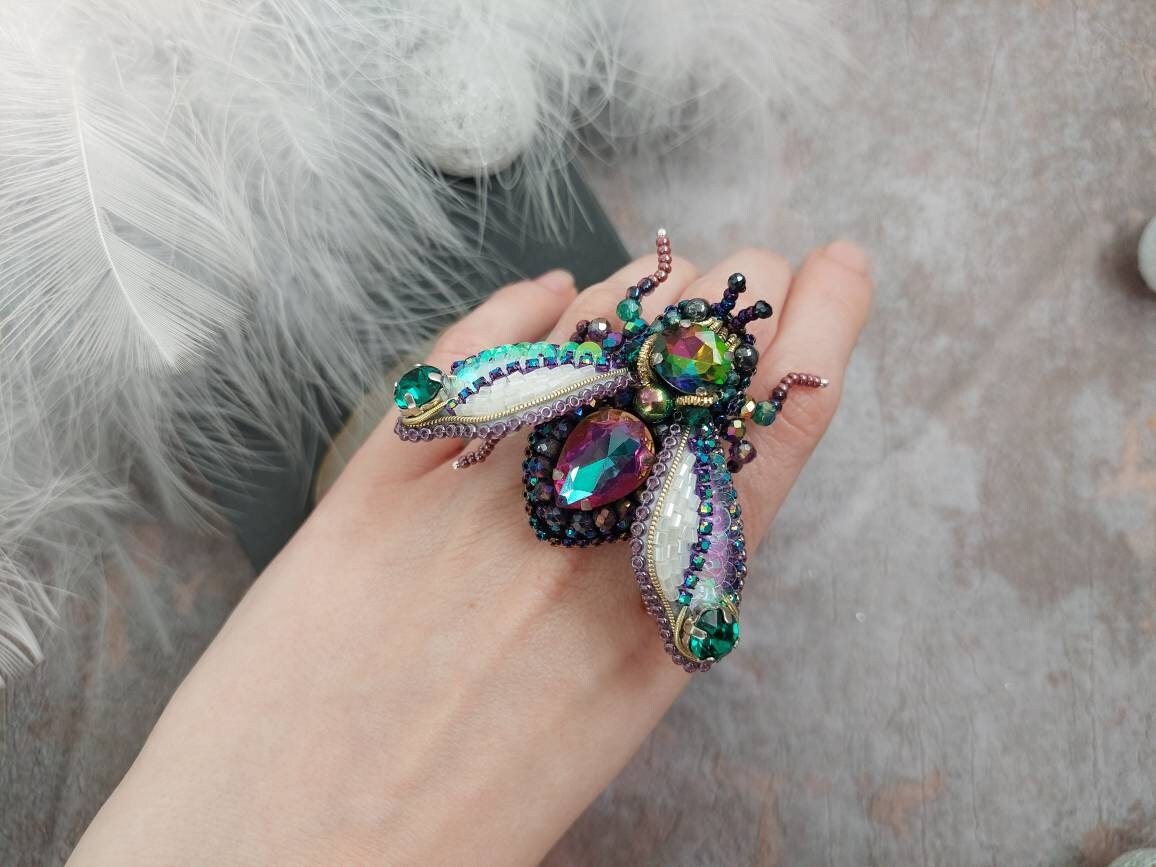 Live store bug brooch