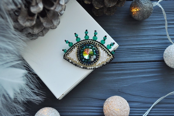 Eye brooch Evil eye jewellery Lips Brooch Gift for luck Amulet Talisman Embroidered Brooch Lips pin Red Beaded Brooch Beaded Eye brooch