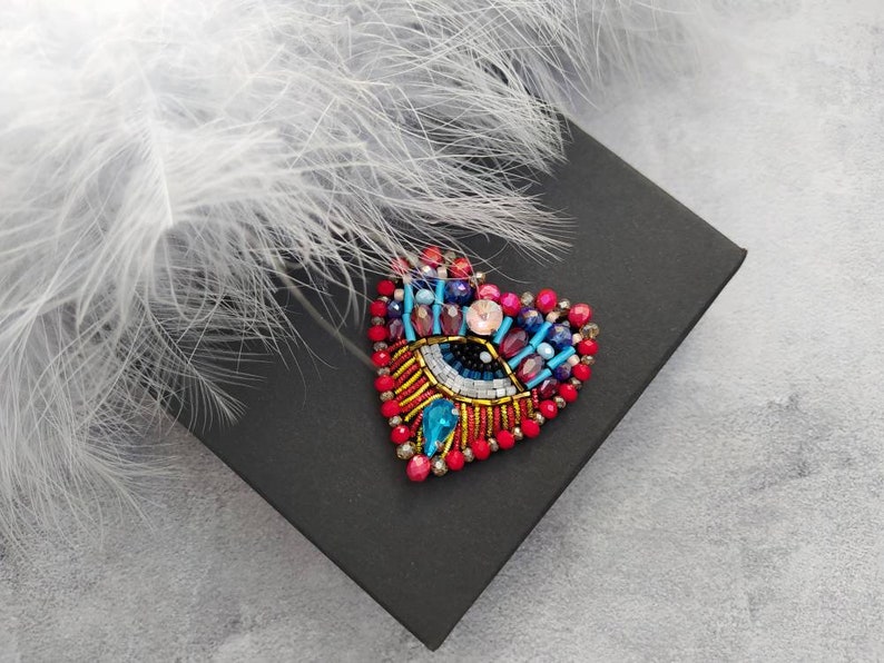 Heart brooch Evil heart eye brooch Heart shape Beaded Eye Amulet Evil eye brooch pin Talisman Gift for luck Evil eye jewellery