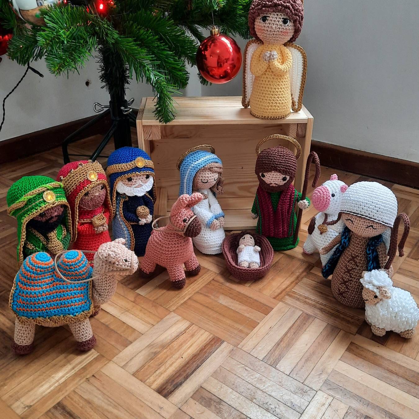 Crochet Kit: Creativa: Amigurumi: Christmas Nativity - Anchor - Groves and  Banks