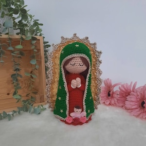 Muñeca de crochet Nuestra Señora de Guadalupe