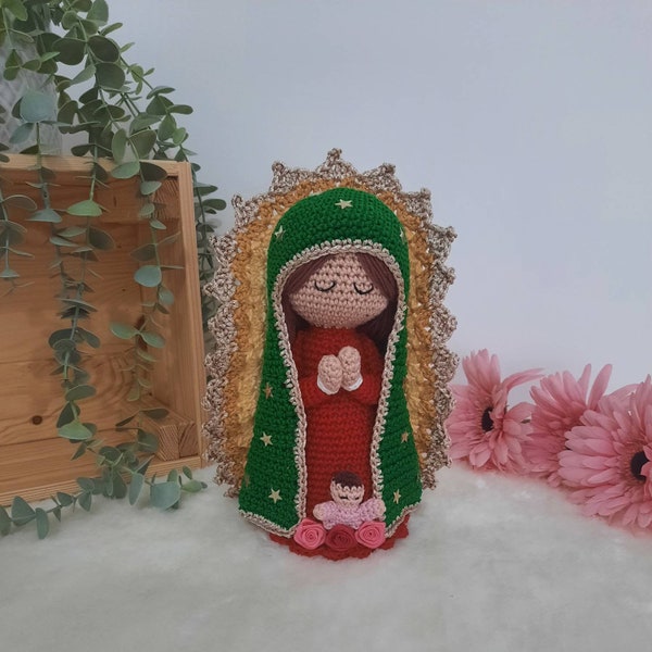Muñeca de crochet Nuestra Señora de Guadalupe