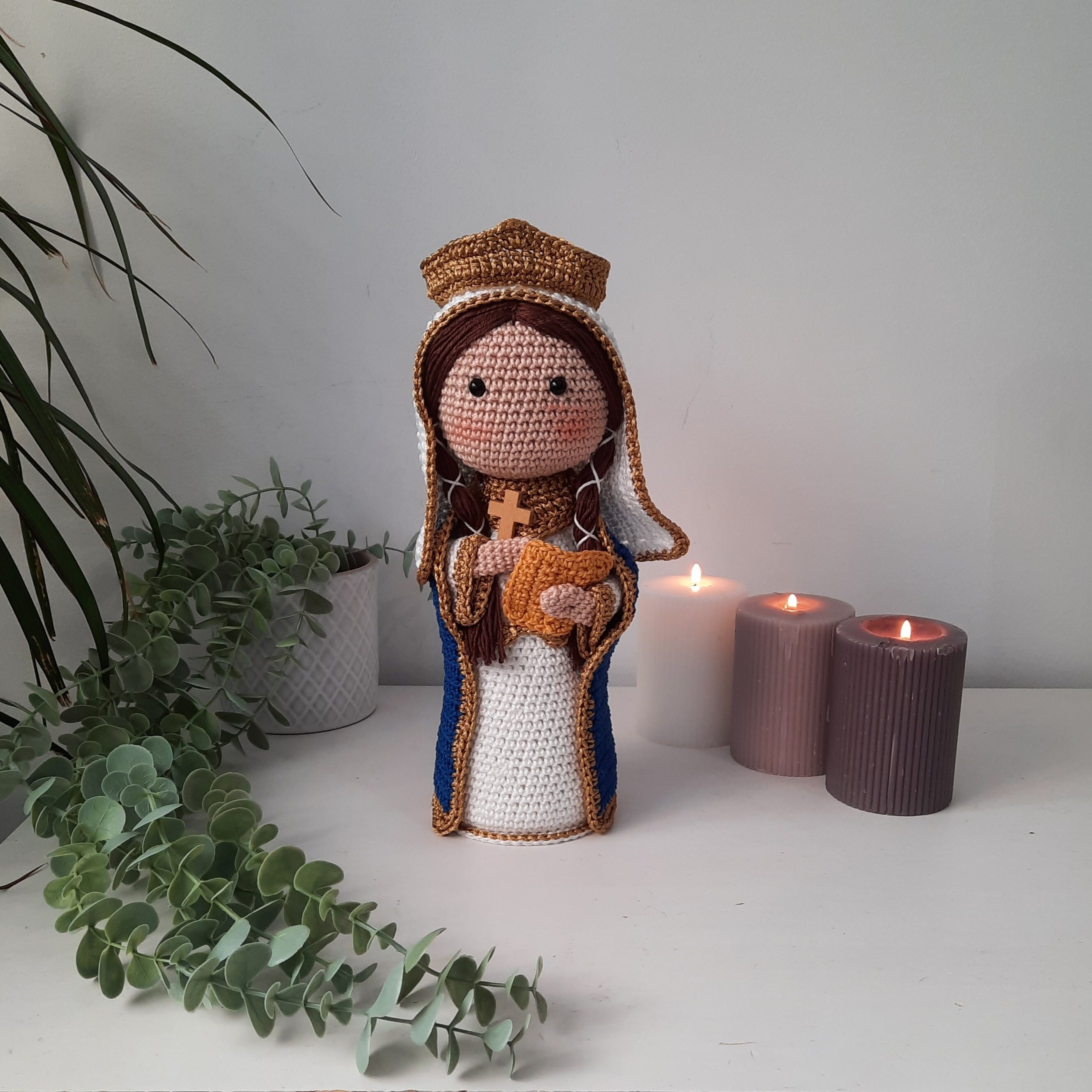 Saint Margaret of Scotland crocheted