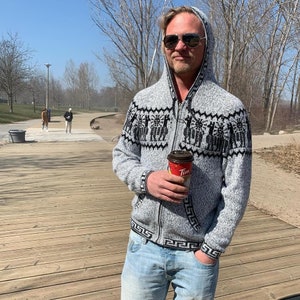 Alpakawolle Herren Hoodie, weich und warm, handgewebt.