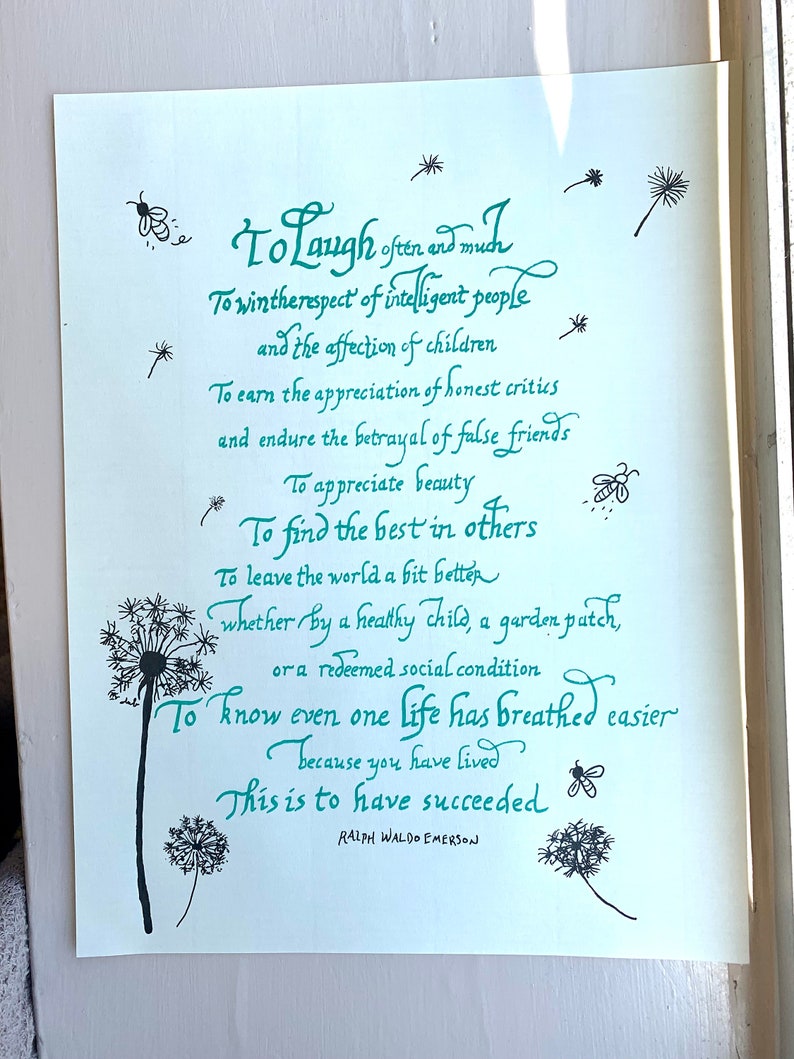 Op de afbeelding: Een witte achtergrond met een turquoise citaat van Ralph Waldo Emerson. Het citaat luidt: "Vaak en veel lachen... Het respect van intelligente mensen winnen... Weten dat &eacute;&eacute;n leven gemakkelijker heeft geademd omdat je hebt geleefd. Dat is succesvol zijn."