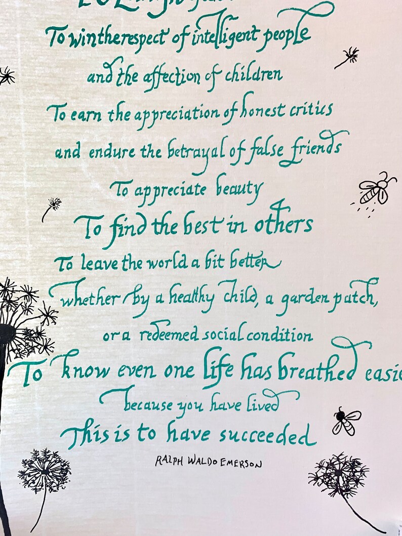 Op de afbeelding: Een citaat van Ralph Waldo Emerson over succes, geschreven in groene cursieve letters op een witte achtergrond. De quote luidt: "Om het respect van intelligente mensen en de genegenheid van kinderen te winnen. Om de waardering van eerlijke critici te verdienen en de verraad van valse vrienden te doorstaan. Om schoonheid te waarderen. Om het beste in anderen te vinden. Om de wereld een beetje beter te verlaten, of het nu door een gezond kind, een tuin of een hersteld sociaal milieu is. Om te weten dat zelfs &eacute;&eacute;n leven gemakkelijker heeft kunnen ademen omdat je hebt geleefd. Dit is succesvol zijn."